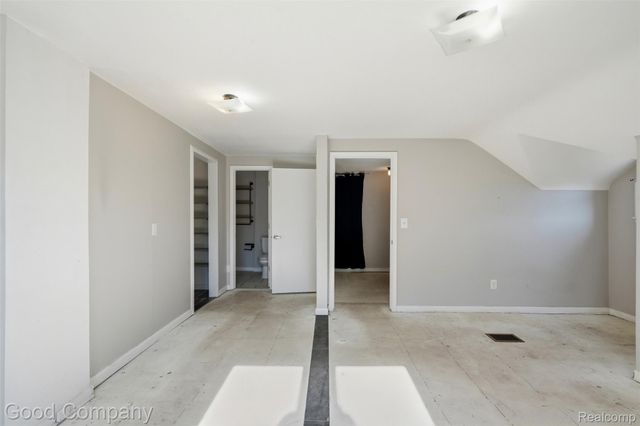 520 E Muir Avenue, Hazel Park, MI 48030