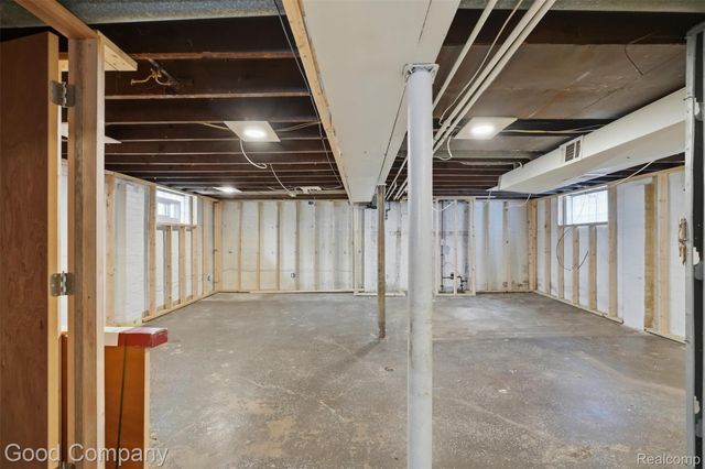 520 E Muir Avenue, Hazel Park, MI 48030