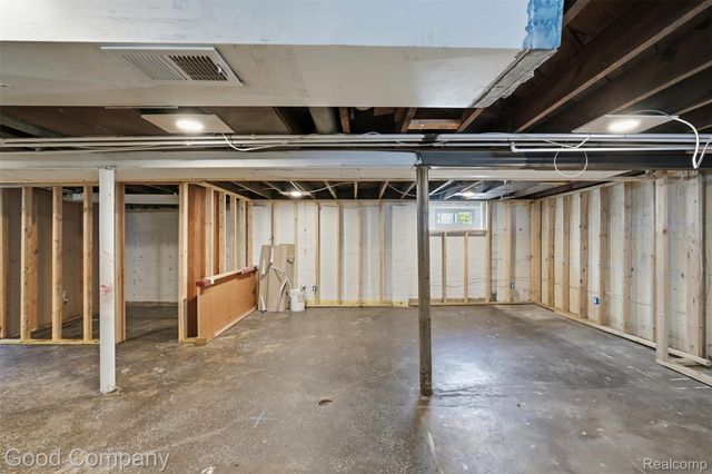 520 E Muir Avenue, Hazel Park, MI 48030