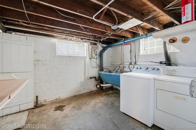 520 E Muir Avenue, Hazel Park, MI 48030
