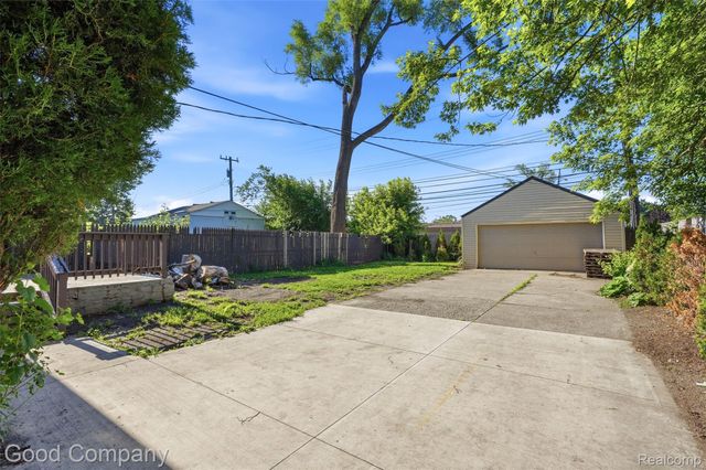 520 E Muir Avenue, Hazel Park, MI 48030