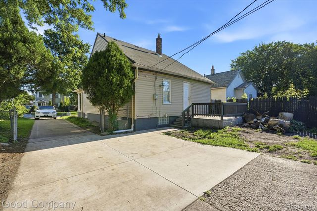 520 E Muir Avenue, Hazel Park, MI 48030