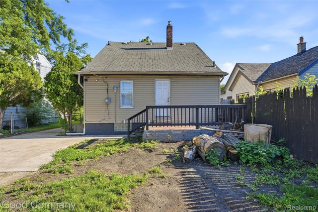 520 E Muir Avenue, Hazel Park, MI 48030