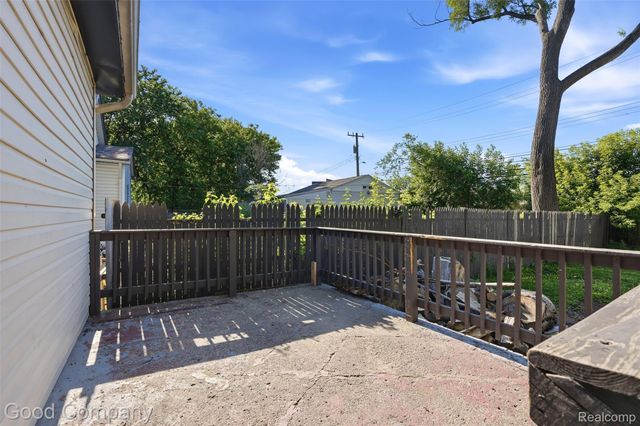 520 E Muir Avenue, Hazel Park, MI 48030