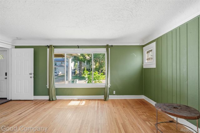 520 E Muir Avenue, Hazel Park, MI 48030