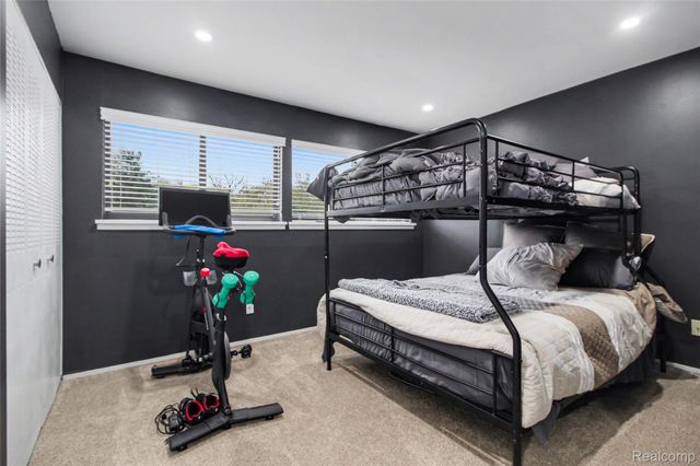 798 Peninsula Court, Ann Arbor, MI 48105