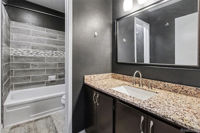 798 Peninsula Court, Ann Arbor, MI 48105