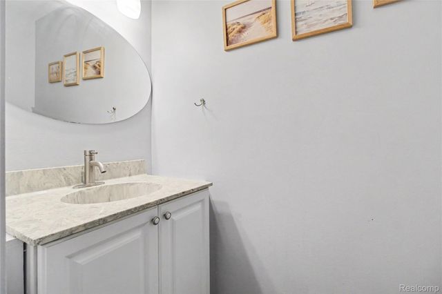 798 Peninsula Court, Ann Arbor, MI 48105