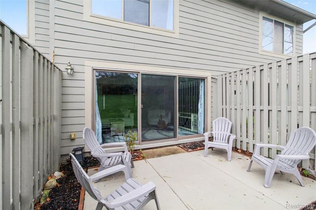 798 Peninsula Court, Ann Arbor, MI 48105