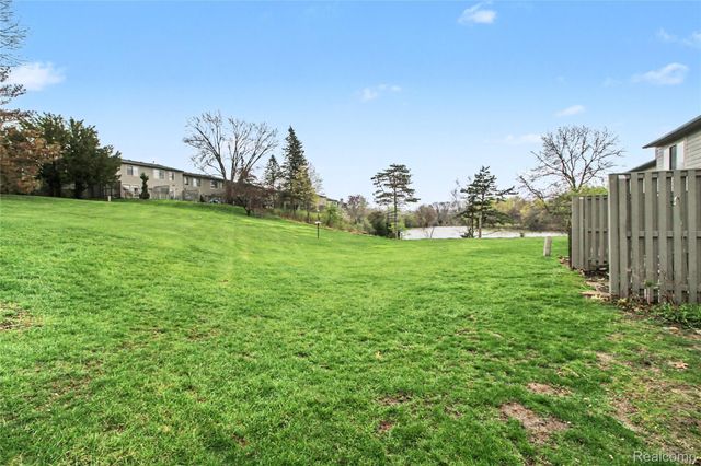 798 Peninsula Court, Ann Arbor, MI 48105