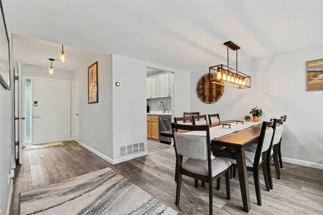 798 Peninsula Court, Ann Arbor, MI 48105