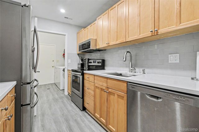 798 Peninsula Court, Ann Arbor, MI 48105