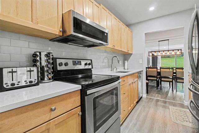 798 Peninsula Court, Ann Arbor, MI 48105