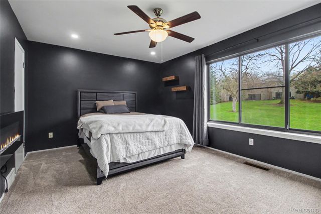 798 Peninsula Court, Ann Arbor, MI 48105