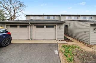 798 Peninsula Court, Ann Arbor, MI 48105