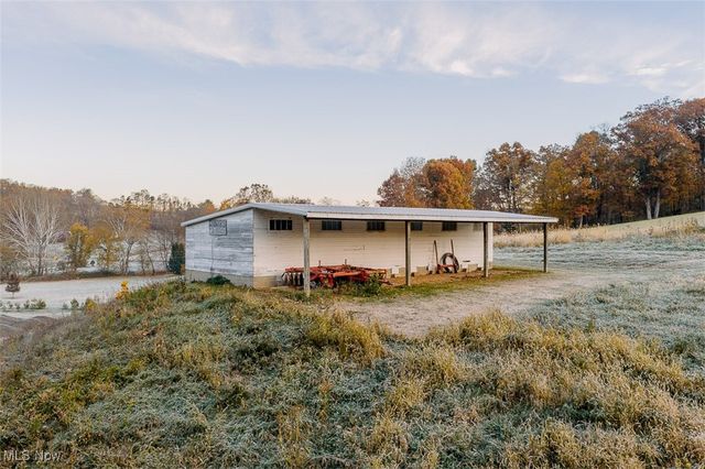 7499 County Road 19, Millersburg, OH 44654