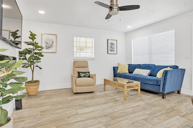 1547 NE 38th St, Oakland Park, FL 33334