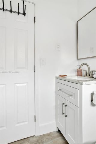 1547 NE 38th St, Oakland Park, FL 33334