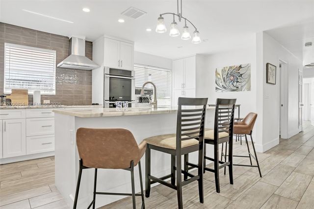1547 NE 38th St, Oakland Park, FL 33334