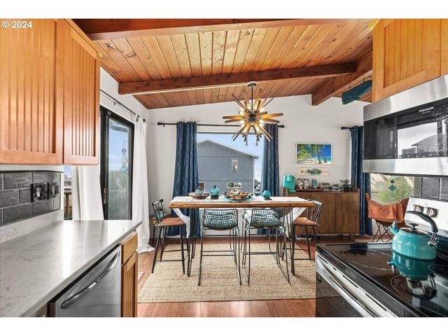 1906 Ne 69TH St, Lincoln City, OR 97367