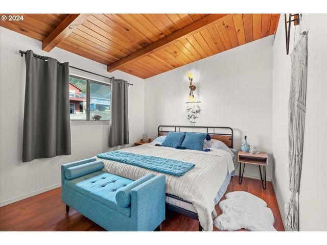 1906 Ne 69TH St, Lincoln City, OR 97367