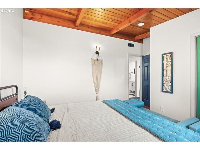 1906 Ne 69TH St, Lincoln City, OR 97367