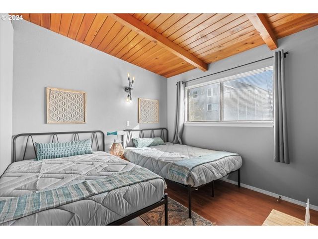 1906 Ne 69TH St, Lincoln City, OR 97367