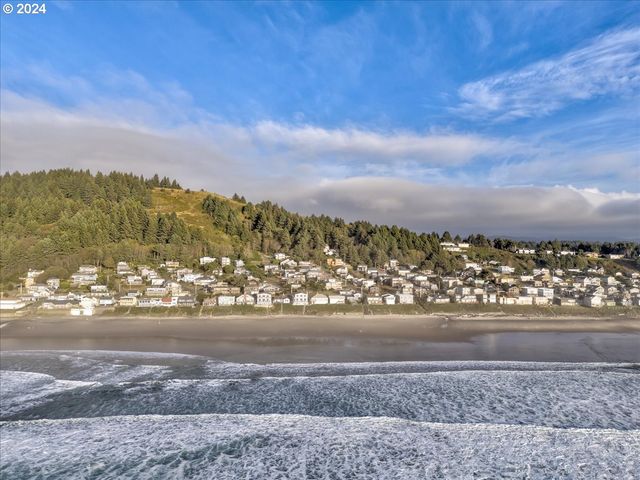 1906 Ne 69TH St, Lincoln City, OR 97367