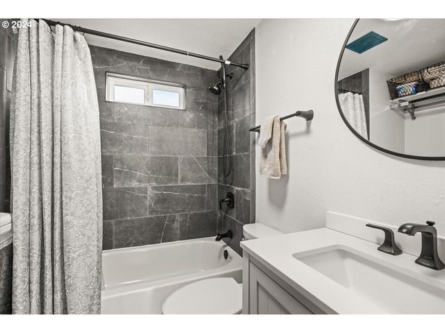 1906 Ne 69TH St, Lincoln City, OR 97367