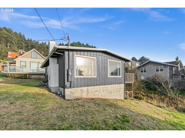 1906 Ne 69TH St, Lincoln City, OR 97367