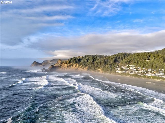 1906 Ne 69TH St, Lincoln City, OR 97367