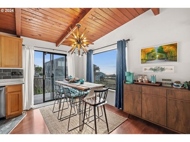 1906 Ne 69TH St, Lincoln City, OR 97367