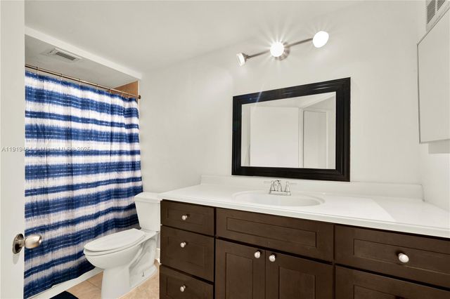 8290 Lake Dr 444, Doral, FL 33166