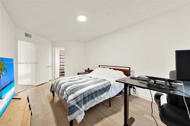 8290 Lake Dr 444, Doral, FL 33166