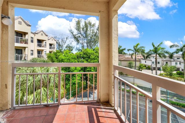 8290 Lake Dr 444, Doral, FL 33166