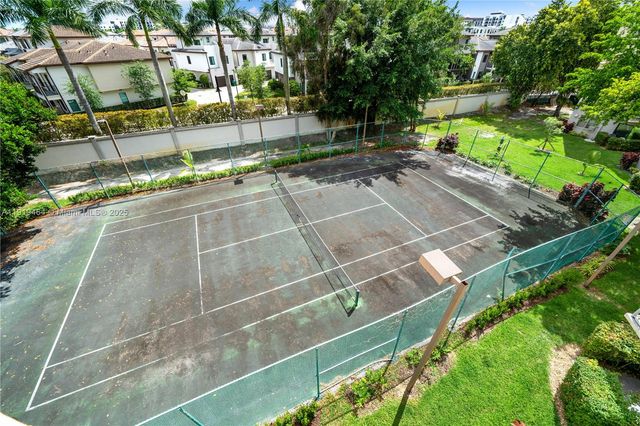 8290 Lake Dr 444, Doral, FL 33166