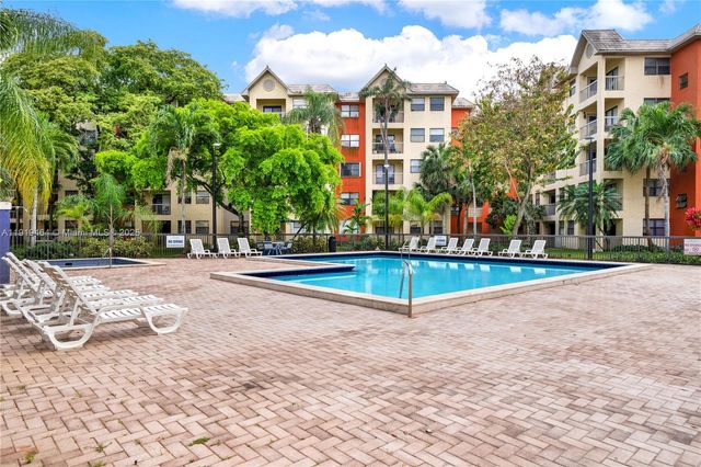 8290 Lake Dr 444, Doral, FL 33166