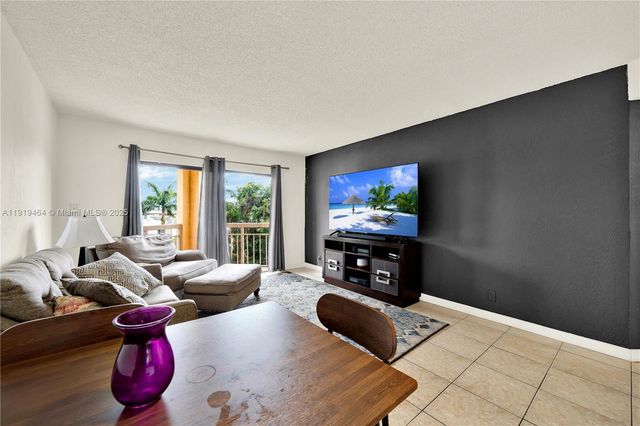 8290 Lake Dr 444, Doral, FL 33166