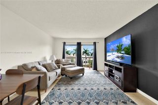 8290 Lake Dr 444, Doral, FL 33166