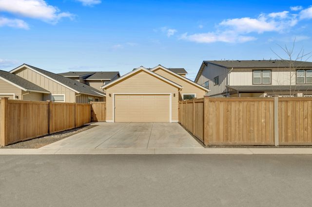 20505 Aberdeen Drive, Bend, OR 97702