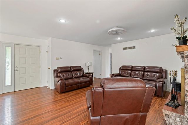 10451 Miners Trail Road, Higginsville, MO 64037