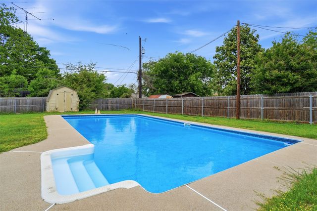148 Lilac Lane, Azle, TX 76020