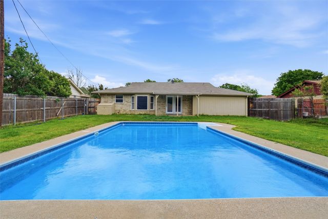 148 Lilac Lane, Azle, TX 76020