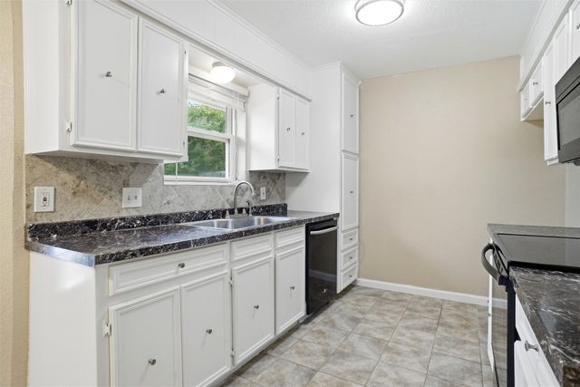 148 Lilac Lane, Azle, TX 76020