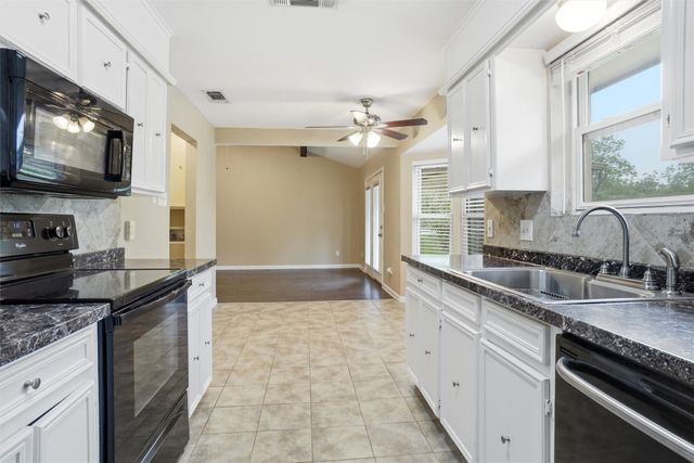 148 Lilac Lane, Azle, TX 76020