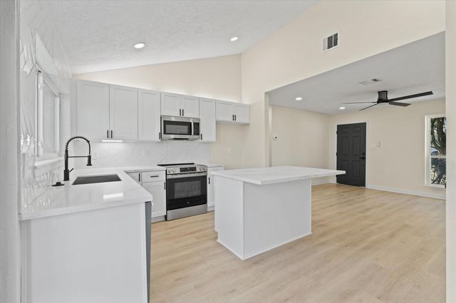 7810 Willow Mint Lane, Houston, TX 77086