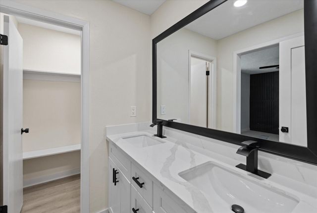 7810 Willow Mint Lane, Houston, TX 77086