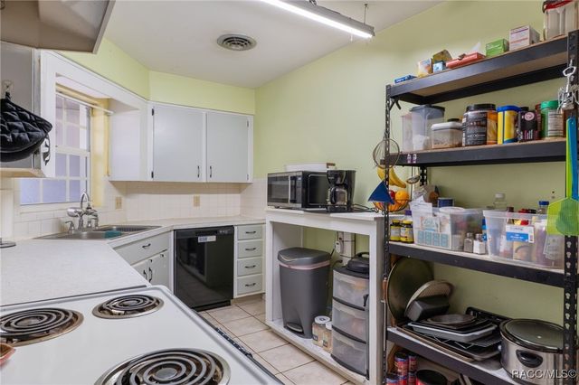 8372 E Lake Bradley Road, Floral City, FL 34436