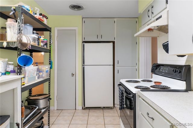 8372 E Lake Bradley Road, Floral City, FL 34436