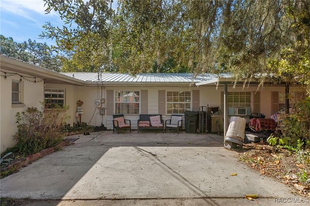 8372 E Lake Bradley Road, Floral City, FL 34436